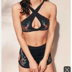Without Walls cross bra and shorts🌸